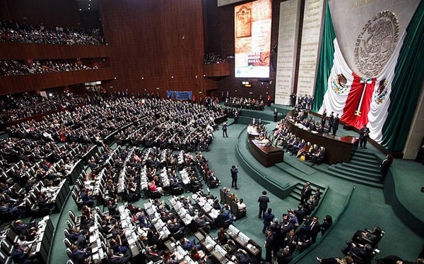 18 años, edad mínima para ser diputado Federal