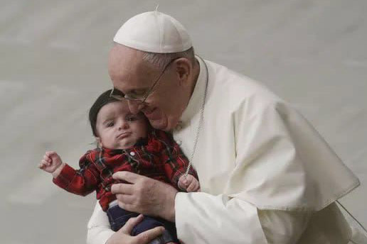 Pide Papa Francisco mayor nivel de natalidad en Europa