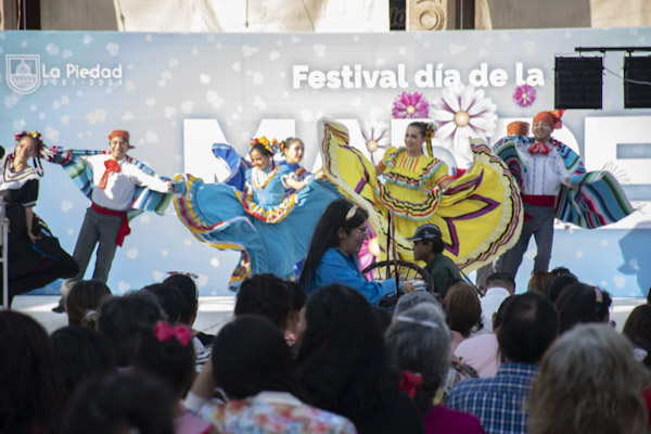 Realizan con éxito Festival para mamá en La Piedad.
