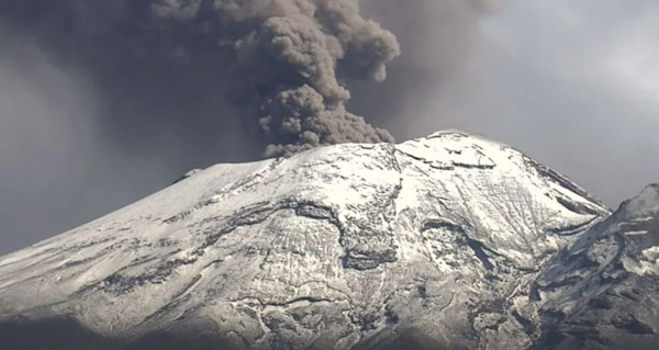 Volcán Popocatepetl genera alerta por exhalaciones