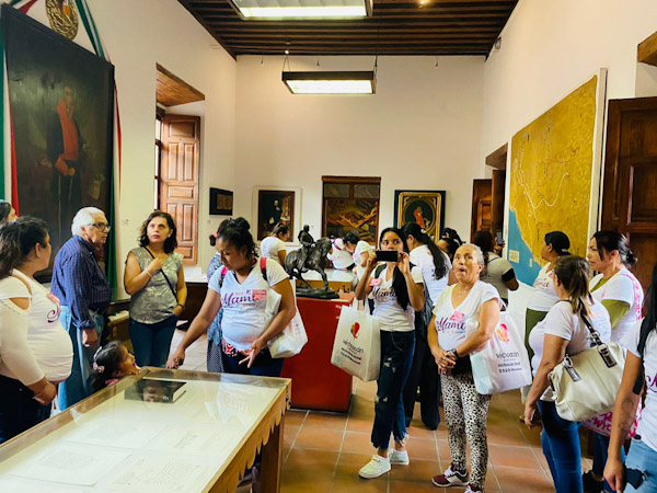 94 mamás cumplen sueño de conocer Morelia.