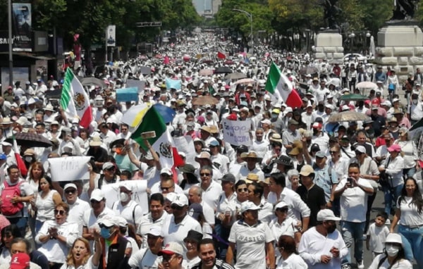 Miles marchan en favor de la SCJN en la CDMX