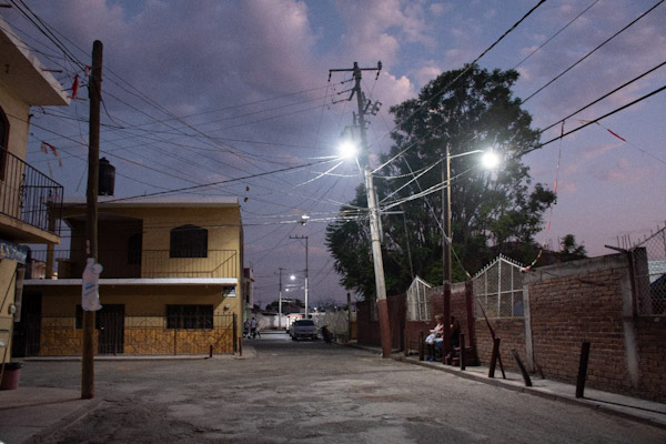 Continua plan de luminarias en comunidades