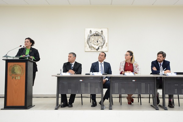 “Seminario de Desarrollo de Competencias Directivas” para FGE.
