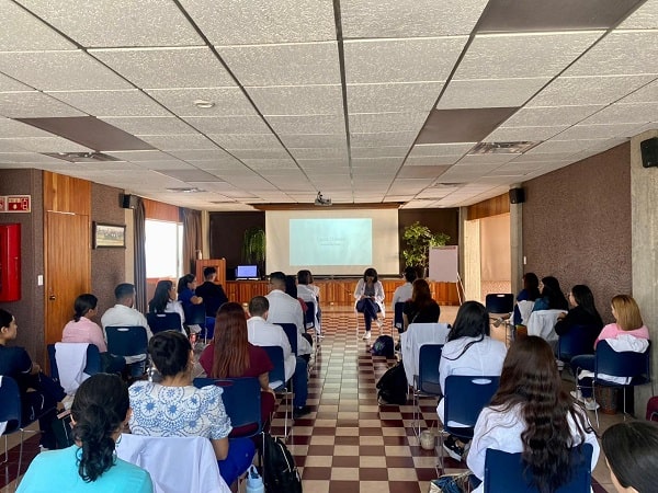 Alumnos de Nutrición Clínica asistieron a clase práctica