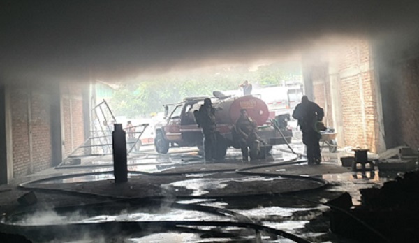 Vinculan a proceso a presunto responsable de incendio en bodega de calzado