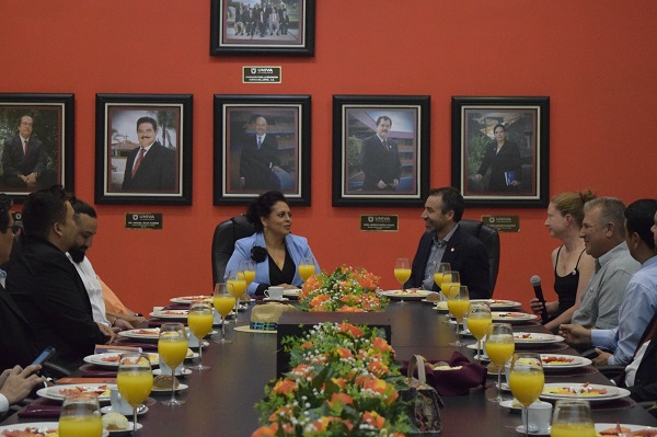 Bienvenida a la delegación del Condado de Yolo California