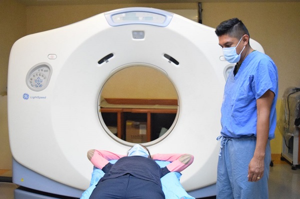 Gobierno de Michoacán brinda tratamientos sin costo a pacientes con cáncer