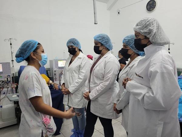 Estudiantes de Nutrición de UNIVA visitan Clínica de Centro de Hemodiálisis local