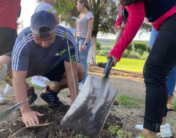 Estudiantes de Nutrición realizaron una actividad de reforestación
