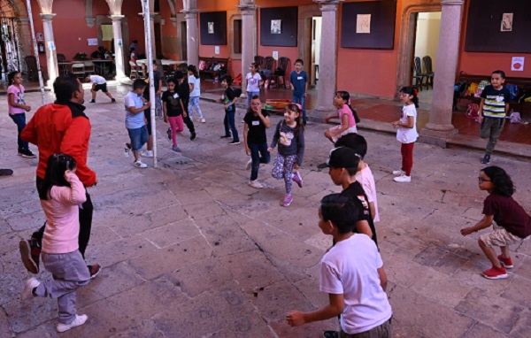 Arranca curso de verano en escuela de artes