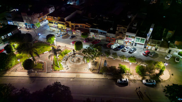 Entregan luminaria LED en jardin Venustiano Carranza