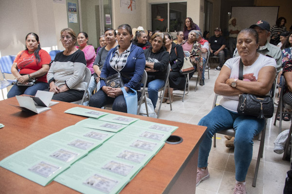Adultos mayores reciben Visa de Estados Unidos