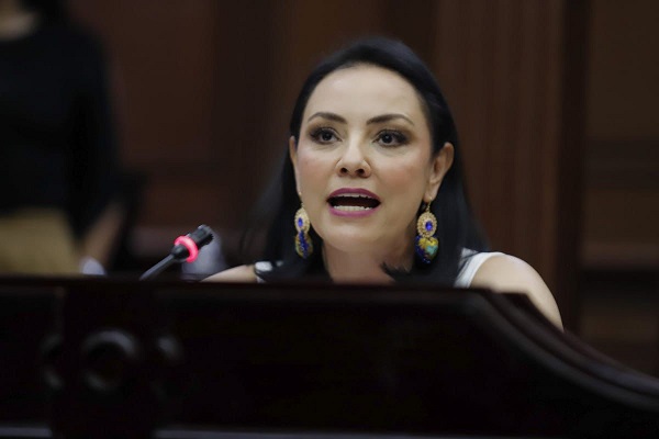 Freno de la cancelación de 35 Normas de Salud debe ser definitiva: Adriana Hernández