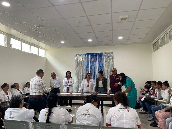 Auxiliares de Salud reciben pago por su servicio