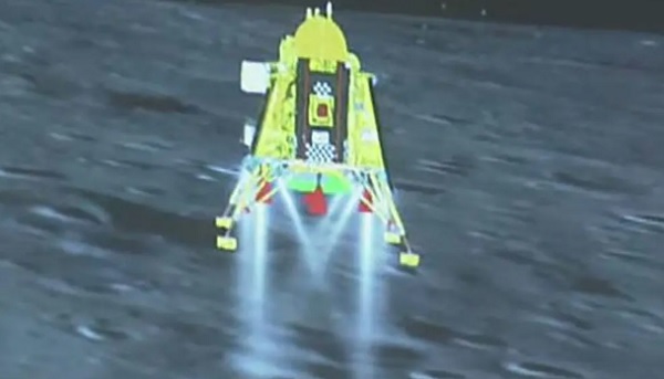 Misión espacial de India logra alunizaje en polo sur del satélite terrestre