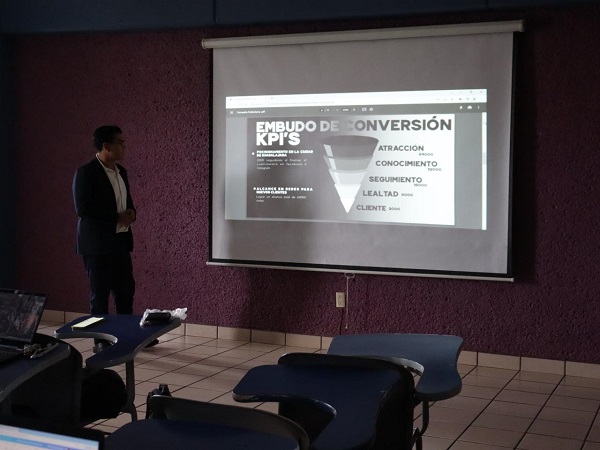 Estudiantes de Mercadotecnia y Diseño presentaron campaña publicitaria