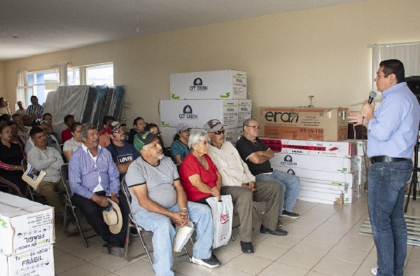 Continúan entregando material para mejoramiento de vivienda