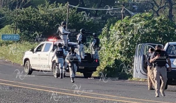 Guadia Nacional y Ejército persiguen unidad que termina volcada, un muerto