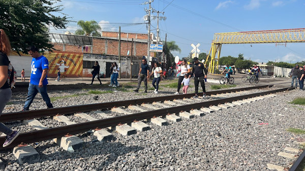 Maestros se la CNTE regresan a toma de vías ferreas