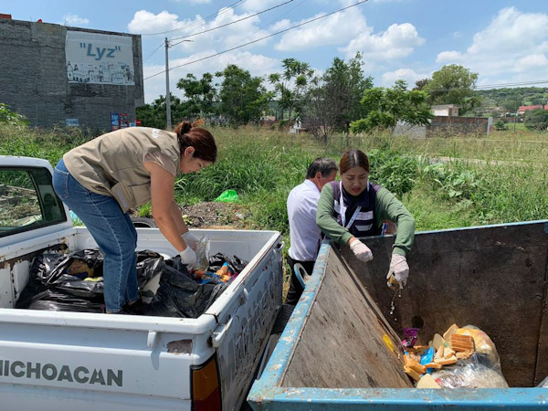 Destruyen abarrotes contaminados en zonas afectadas por inundaciones