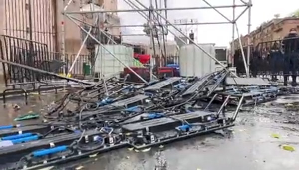 Fuertes lluvias y viento tiran pantalla de escenario de Julión