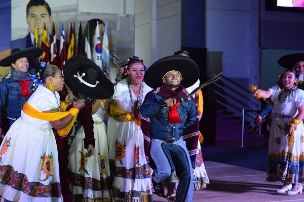 Realizan “Gala Folclórica Mexicana 2023” dentro de Semana UNIVA.