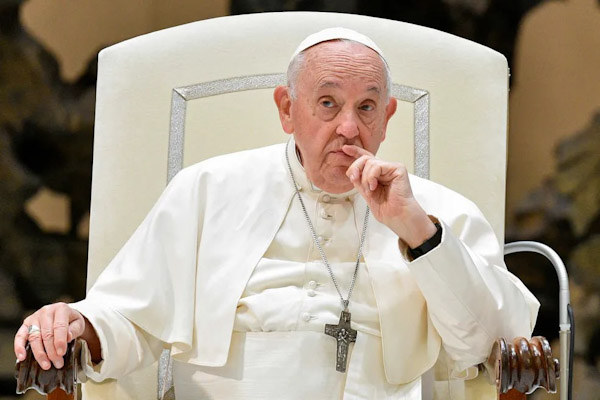 Propone Papa Francisco bendecir uniones del mismo sexo.