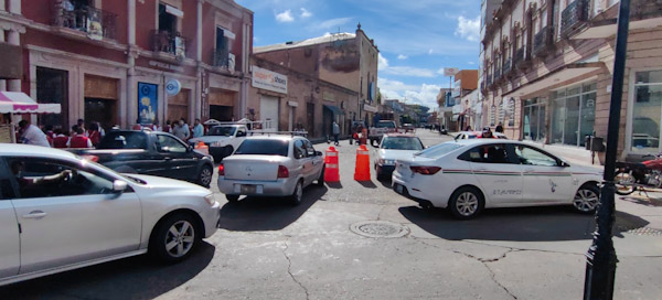 Rehabilitan con parches calle Hidalgo en La Piedad