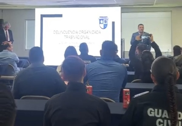 Capacitan directores de seguridad y cadetes en Congreso de Prevención del Delito