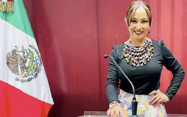 Alcaldesa de Lázaro Cárdenas denuncia asalto en autopista hacia Morelia