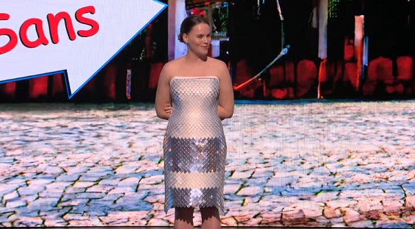 Adobe presenta primer vestido interactivo