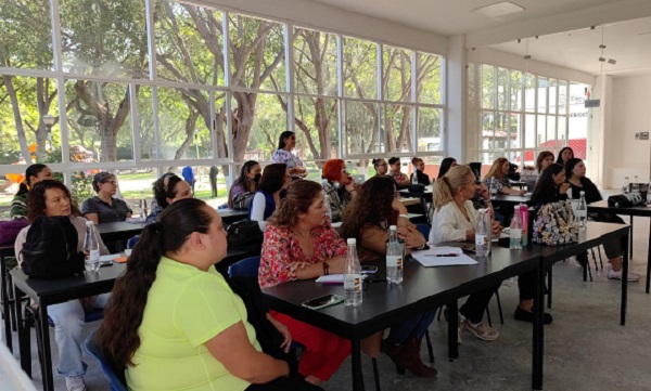 Orientan a mujeres emprendedoras sobre creación de marca