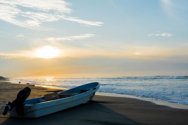En vacaciones maravíllate con la belleza natural de las playas michoacanas