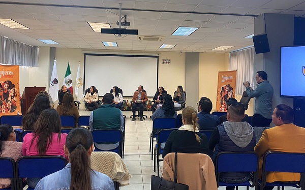 Realizan foro “Mujeres que Inspiran en UNIVA La Piedad