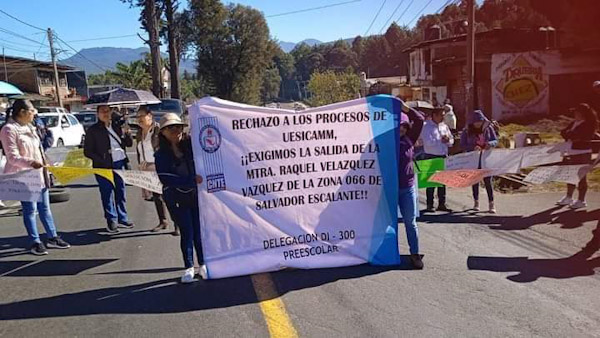 Maestros tlman carretera en Santa Clara del cobre