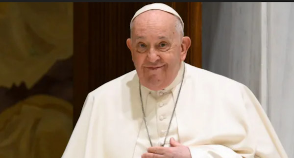 Se bendice personas: Papa Francisco