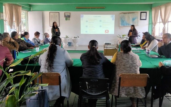 Capacitan a docentes de preparatoria sobre salud mental