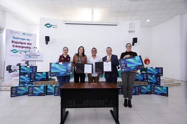 Entregan computadoras a casi 11 mil estudiantes del Conalep