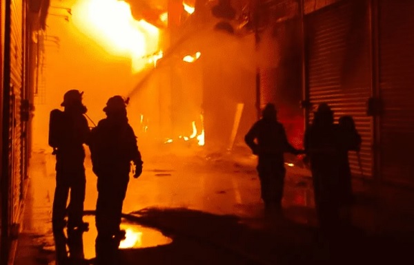 Dañados 70 puestos por incendio de Texticuitzeo