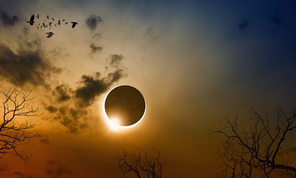 Advierten sobre peligro al observar de forma directa eclipse de sol.