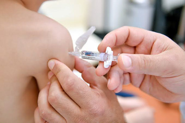 Piden vacunar a menores contra sarampión para evitar casos