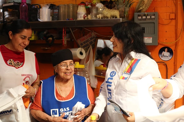 Comerciantes y tianguistas Van con Vanhe a la diputación local