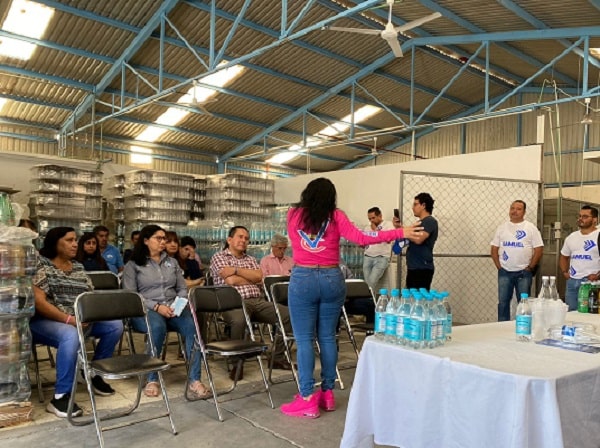 Cuidado de jóvenes y campo necesidades de la gente.