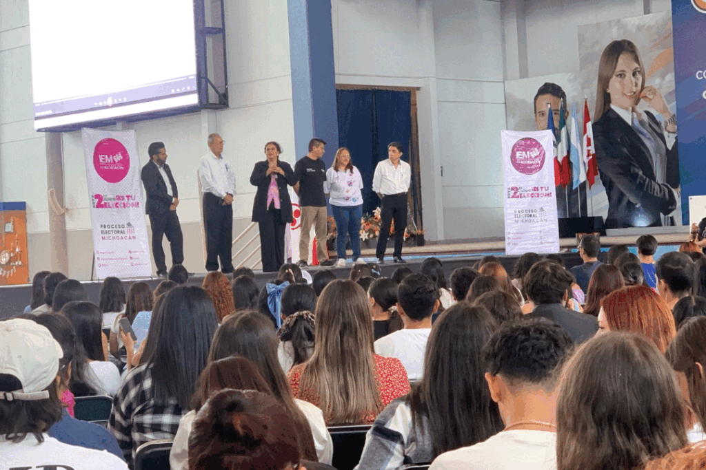 Capacita IEM a estudiantes de UNIVA sobre importancia del voto