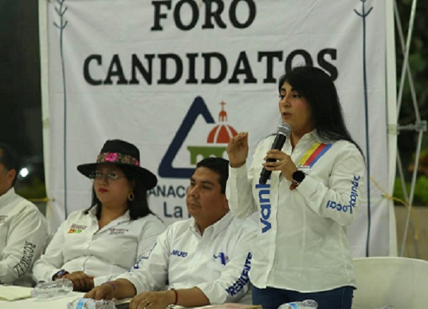 Vanhe Caratachea presenta mejores propuesta en foro de candidatos.