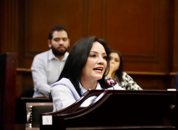 Morelia colapsada por inexperiencia y falta de oficio del Gobierno del Estado: Adriana Hernández