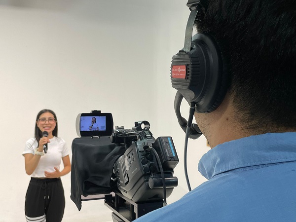 Ofrece UNIVA taller de conducción de tv