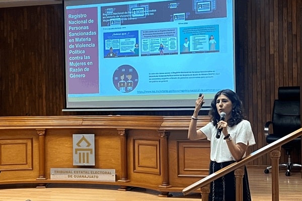 Alumnos de Lic. Derecho de UNIVA LA PIEDAD visitan tribunal electoral del IEEG en Guanajuato