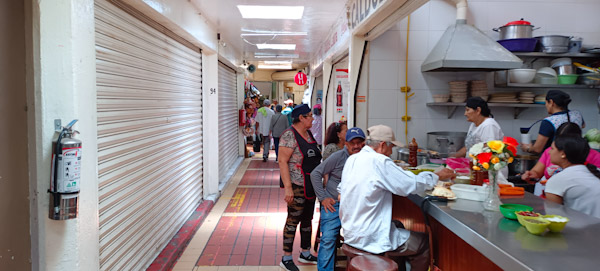Fumigación en mercado municipal.